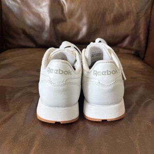 Womens Size 6 Reebok Classic